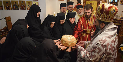 Празник у манастиру Покрова Богородичиног у Ђунису