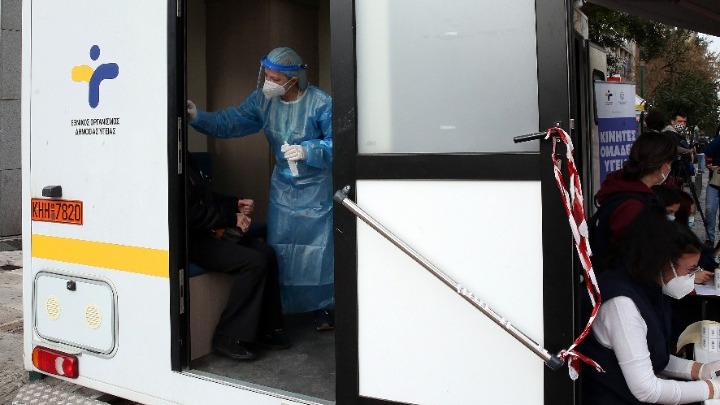 Κορωνοϊός: 2.754 νέα κρούσματα, 819 διασωληνωμένοι