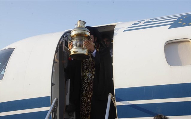 Καμία αναφορά Βλάση στην τελετή υποδοχής του Αγίου Φωτός