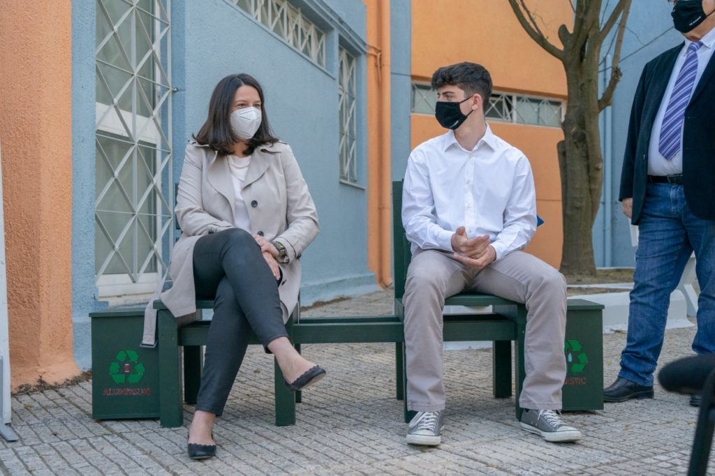 Mαθητές δημιουργούν ένα διαφορετικό παγκάκι με πολλαπλά οφέλη