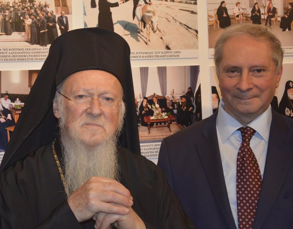 Τρισάγιο στο Φανάρι – Την Τρίτη η εξόδιος του Ν. Μαγγίνα