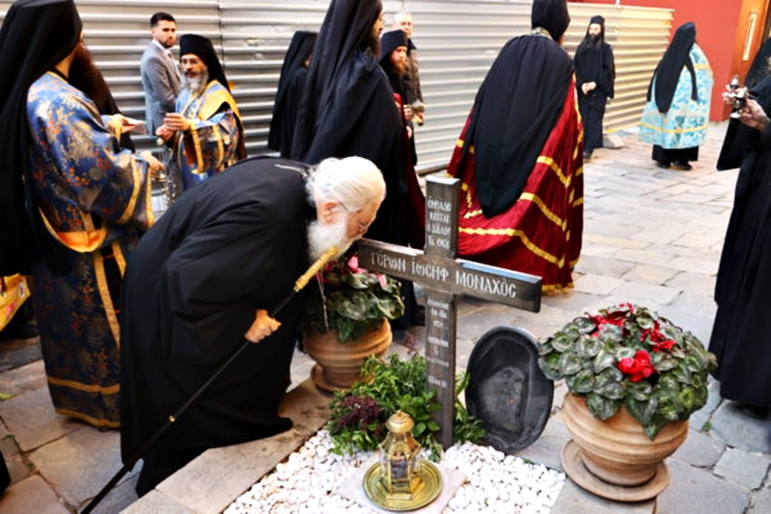 Προσκύνηση στον τάφο του Γέροντα Ιωσήφ του Βατοπαιδινού