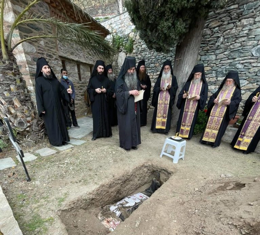 Η Εξόδιος Ακολουθία του Ιερομόναχου Χρύσανθου Αγιαννανίτη