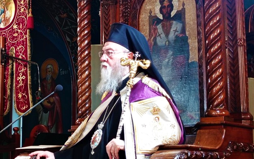 Ο Μητροπολίτης Κορίνθου μπροστά στην Εικόνα του Καποδίστρια