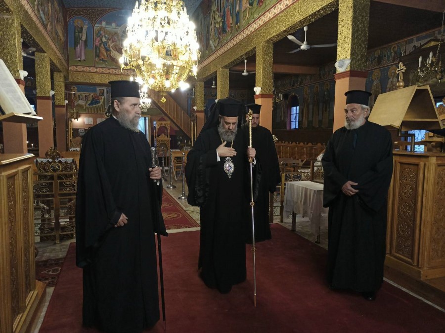 Κυριακάτικη Θεία Λειτουργία στον Άγιο Νικόλαο Αμπέλου (ΦΩΤΟ)