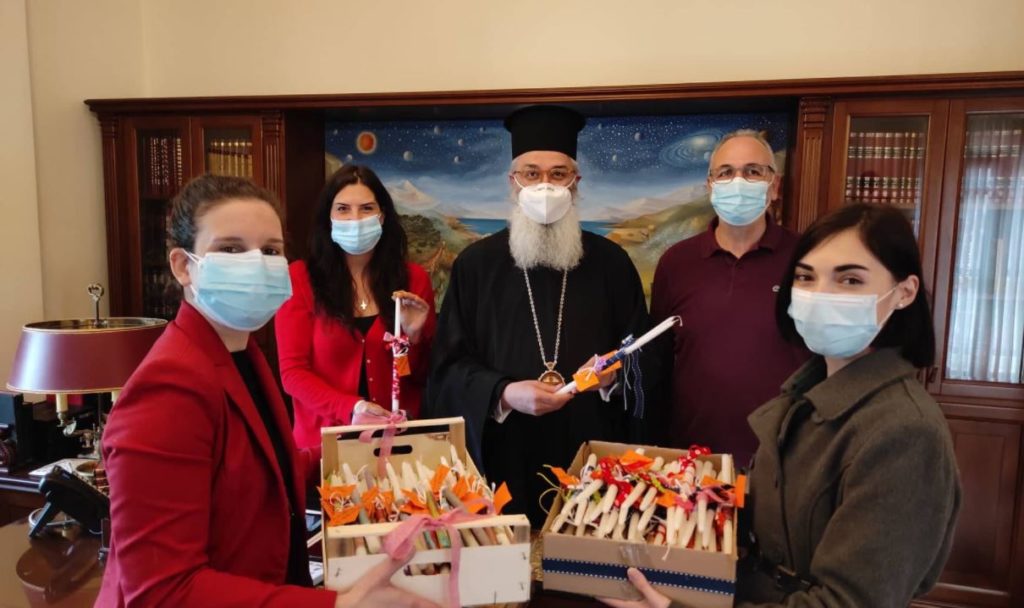 Προσφορά πασχαλινών λαμπάδων στον Μητροπολίτη Αλεξανδρουπόλεως