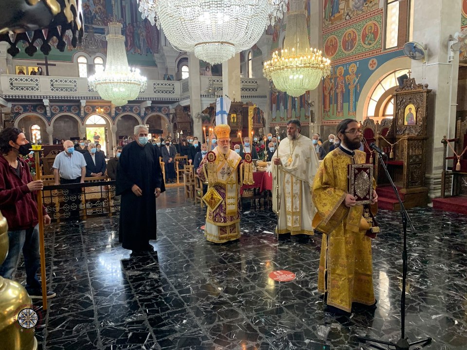 Ο Μητροπολίτης Βασίλειος τέλεσε τα μνημόσυνα των δυο κατά σάρκα αδελφών του