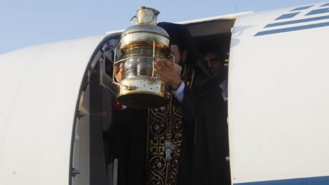 Holy Fire from Church of the Holy Sepulcher again conveyed to Greece