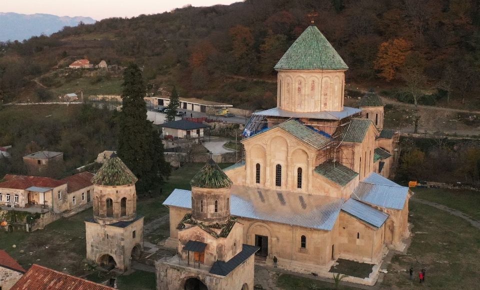 კულტურული მემკვიდრეობის დაცვის სააგენტო – გელათის ტაძრის ხარაჩოზე არაუფლებამოსილი პირის თვითნებურად გადაადგილების ფაქტის გამო, გარეშე პირთათვის ხარაჩოებზე ასასვლელი დაიკეტება