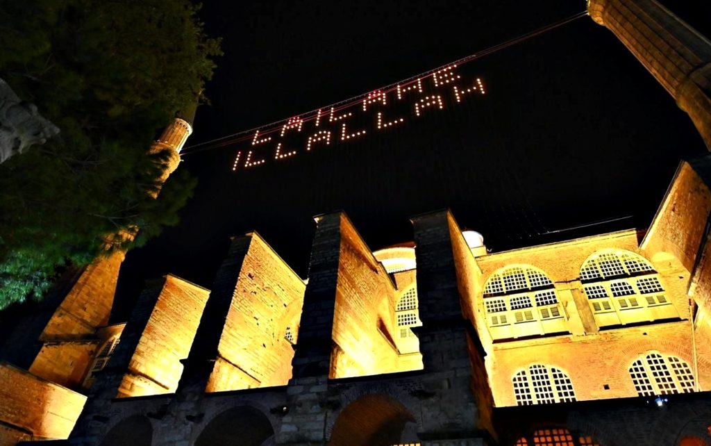 ΘΛΙΨΗ: Η βεβήλωση χωρίς όρια στην Αγία Σοφία (ΒΙΝΤΕΟ)