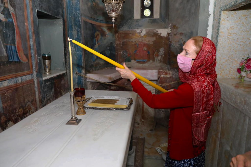 Γεωργία: Η Πρέσβυς των ΗΠΑ στην Ιερά Μονή Αγίας Νίνας