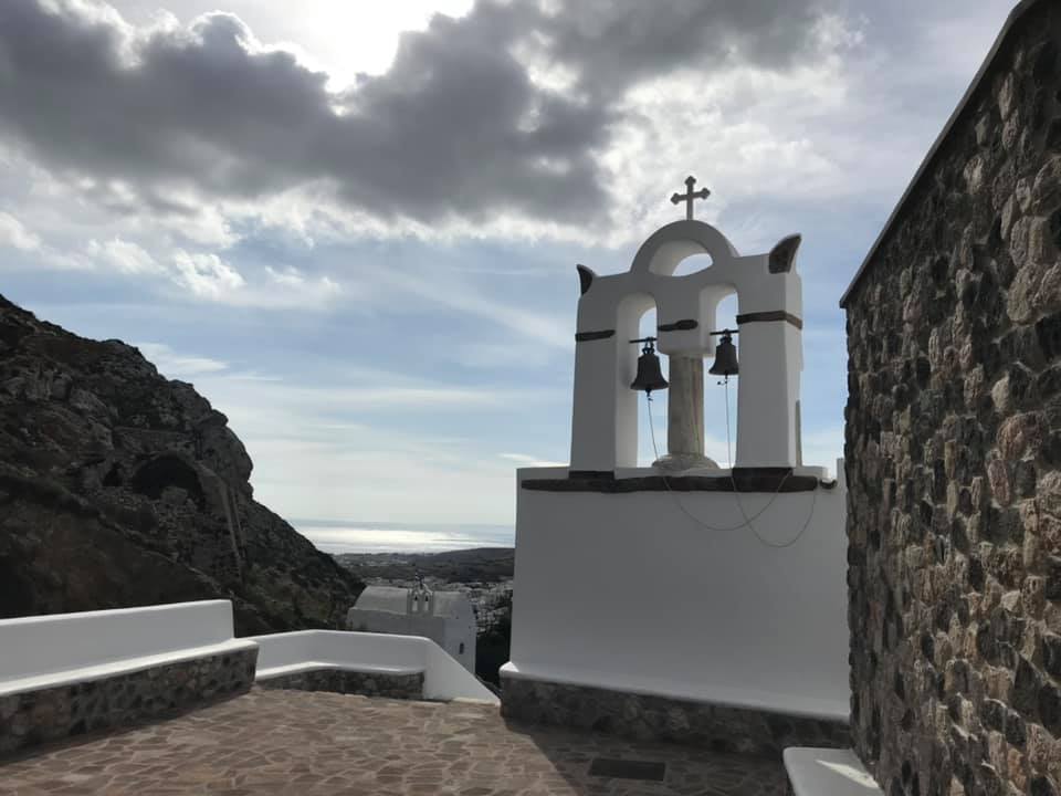 Προσκύνηση των Ιερών Λειψάνων της Αγίας Φωτεινής στη Σαντορίνη