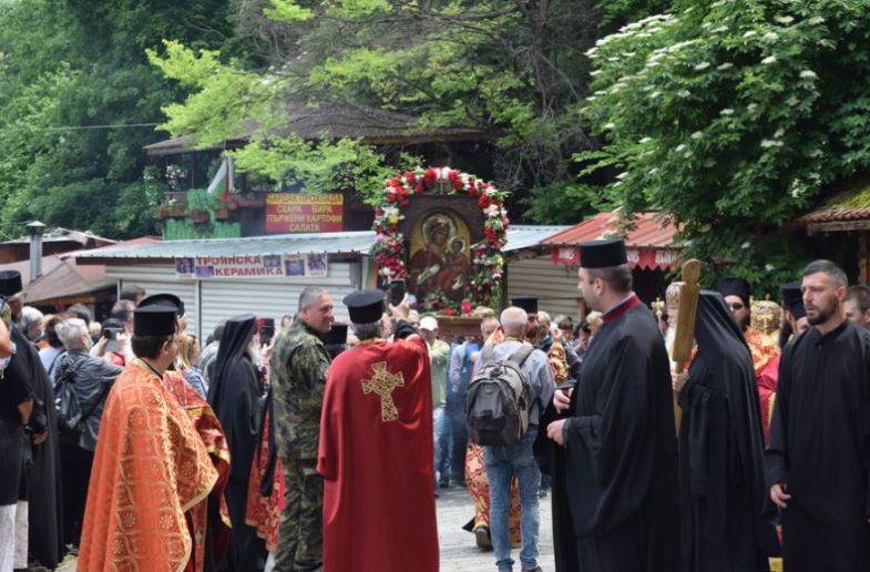 Βουλγαρία: Μεσοπεντηκοστή με λιτάνευση θαυματουργής Εικόνας