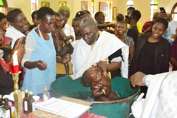 Десетки кръстени в Православната вяра в Уганда през време на Великия пост