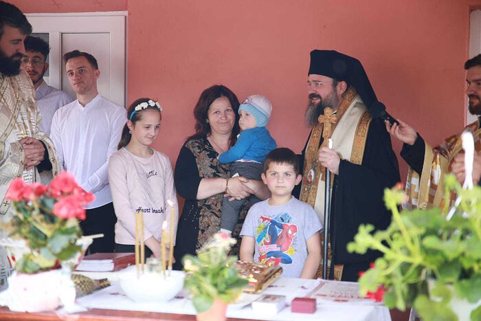 ROMANIAN ORTHODOX STUDENTS BUILD HOUSE FOR WIDOWED MOTHER WITH 5 CHILDREN