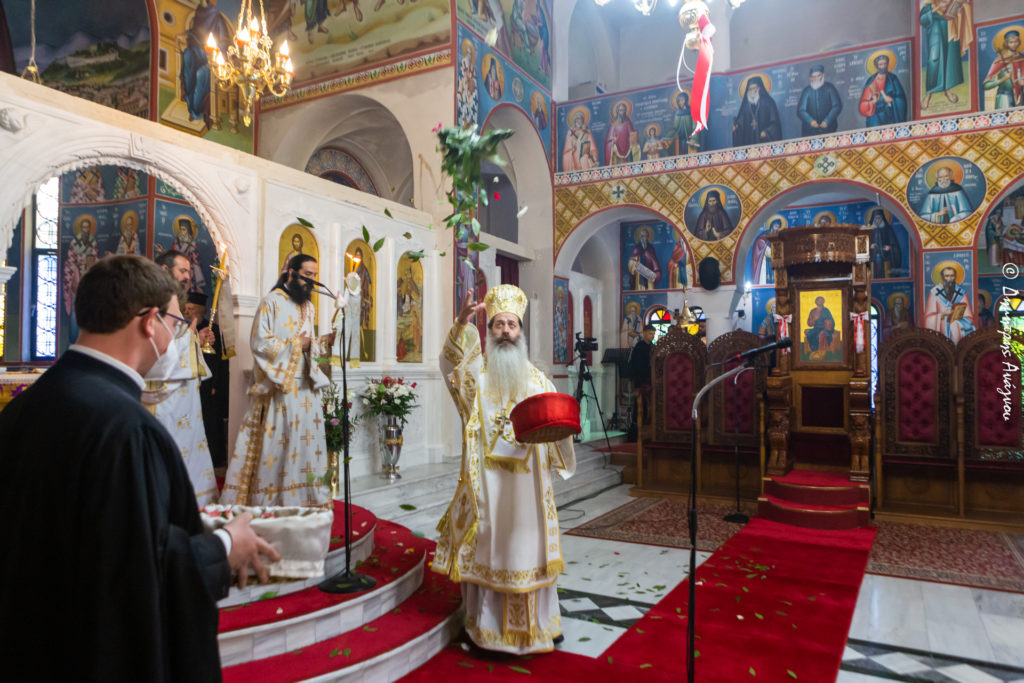 Η πρώτη Ανάσταση στον Ναό του Πολιούχο Λαμίας