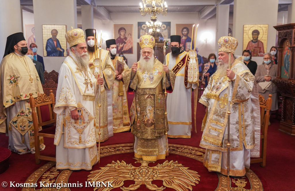 Πολυαρχιερατικό Συλλείτουργο ενώπιον του Ιερού Λειψάνου του Αγίου Λουκά