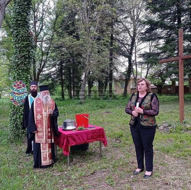 Митрополит Гавриил отслужи водосвет на мястото, където ще бъде изградена църква в село Йоглав