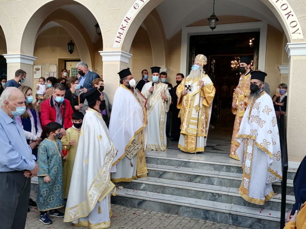 Η περιφορά του Επιταφίου στη Μητρόπολη Περιστερίου