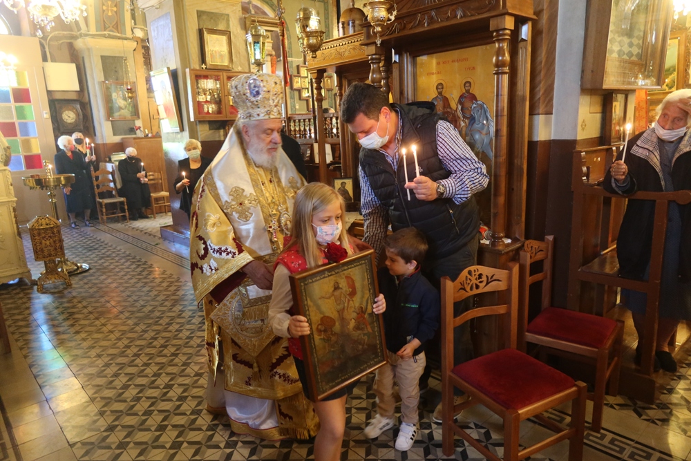 Λιτάνευσαν την Εικόνα της Αναστάσεως στον Βροντάδο Σύρου