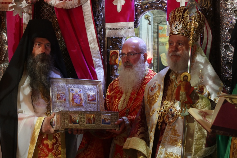 Στη Μονή που θησαυρίζεται το Λείψανο του Αγίου Νικολάου ο Μητροπολίτης Σύρου