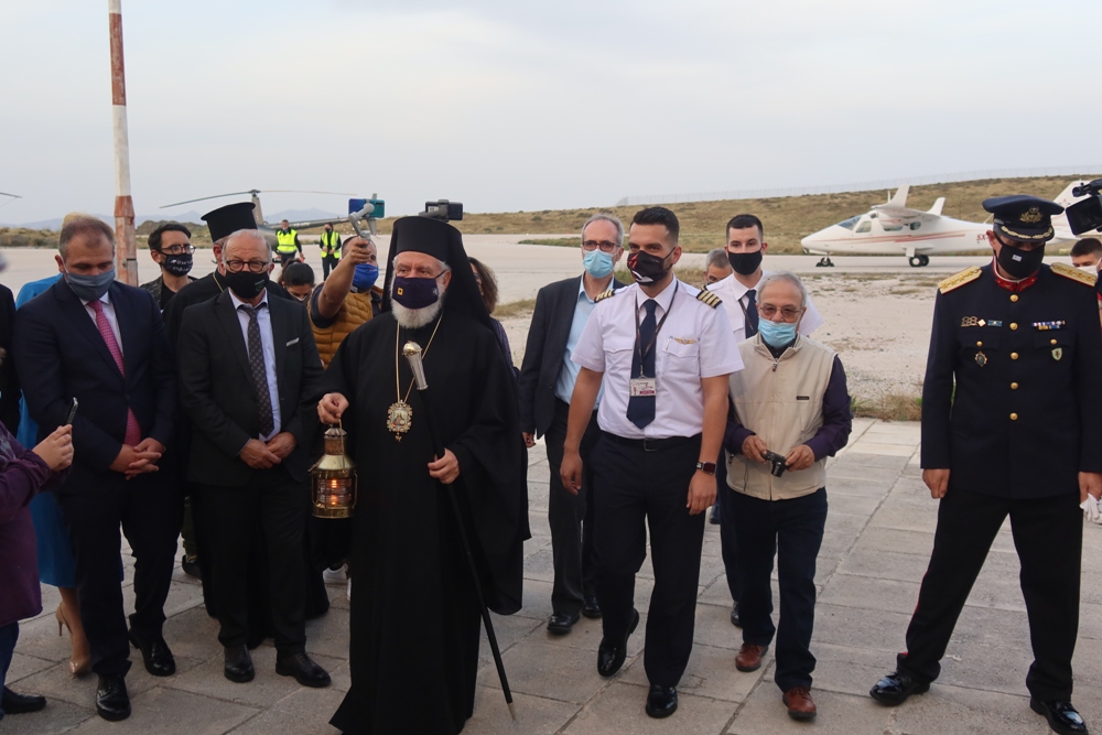 “Το Άγιο Φως να σκορπίσει τα σκοτάδια και τις στεναχώριες”