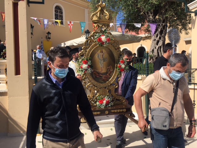 ΚΕΡΚΥΡΑ: Μικρή περιφορά της εικόνας της Αναστάσεως