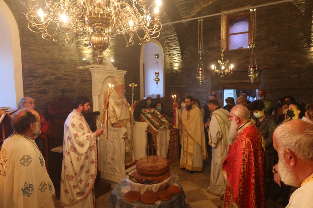 Πανηγυρίζει η Ιερά Μονή Αγίας Ειρήνης Αποικίων στην Άνδρο