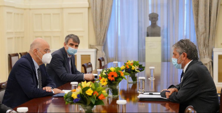 Ο Πρέσβης του Κράτους της Παλαιστίνης συναντήθηκε με τον Δένδια