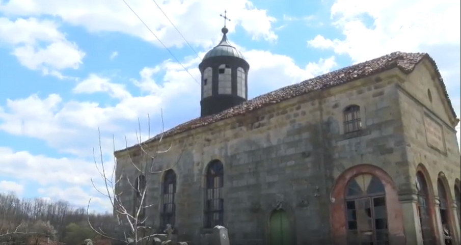 Жители на търновско село събират пари, за да спасят храм на 140 г.