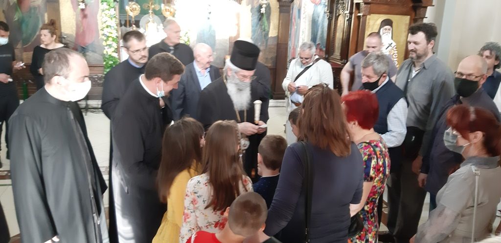 Владика Јован служио је пасхално вечерње у Јагодини