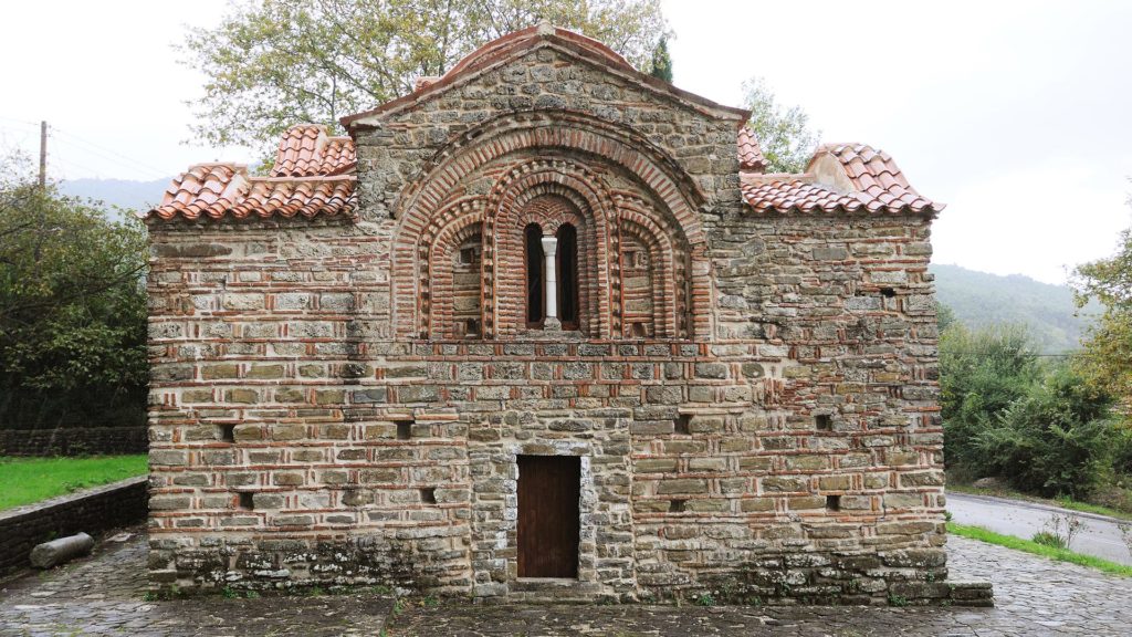 Εργασίες αποκατάστασης στην «Κόκκινη Εκκλησιά»