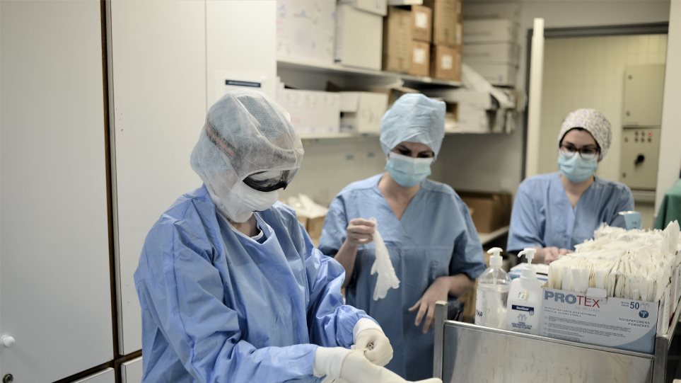 Κορωνοϊός: 677 διασωληνωμένοι, 2.188 νέα κρούσματα και 56 θάνατοι