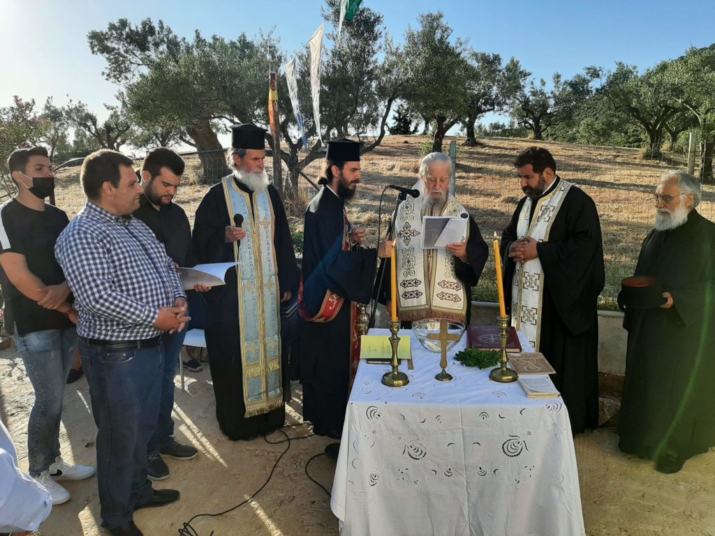 Θυρανοίξια ιερού παρεκκλησίου από τον Μητροπολίτη Καρυστίας