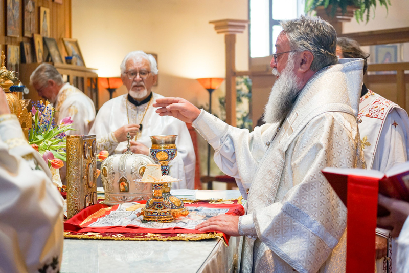 Слава храма Светог Василија Острошког у Лејк Форесту