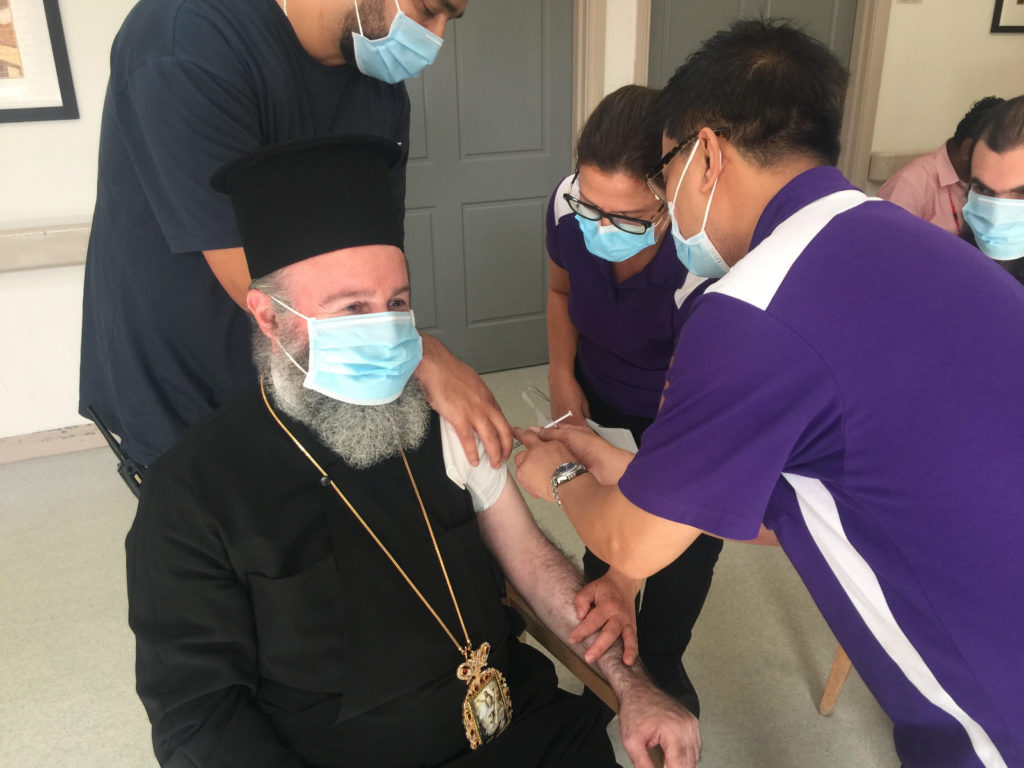 Ο Αρχιεπίσκοπος Αυστραλίας έλαβε τη δεύτερη δόση του εμβολίου