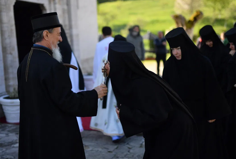 Епископ Атанасије прославио крсну славу