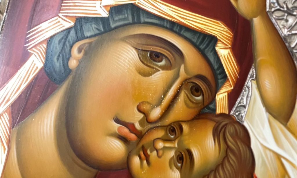 Τα πονεμένα παιδιά ευχαριστούν την Παναγία για την δακρυρροή