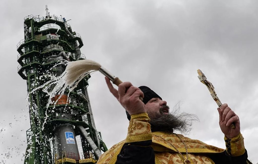 Το Πατριαρχείο Μόσχας συζητά να μην ευλογεί τα όπλα