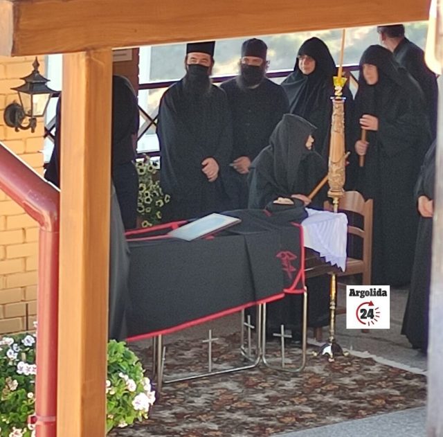 Εξόδιος Καθηγουμένης Μακαρίας μοναχής στην Αγ. Μαρίνα Άργους