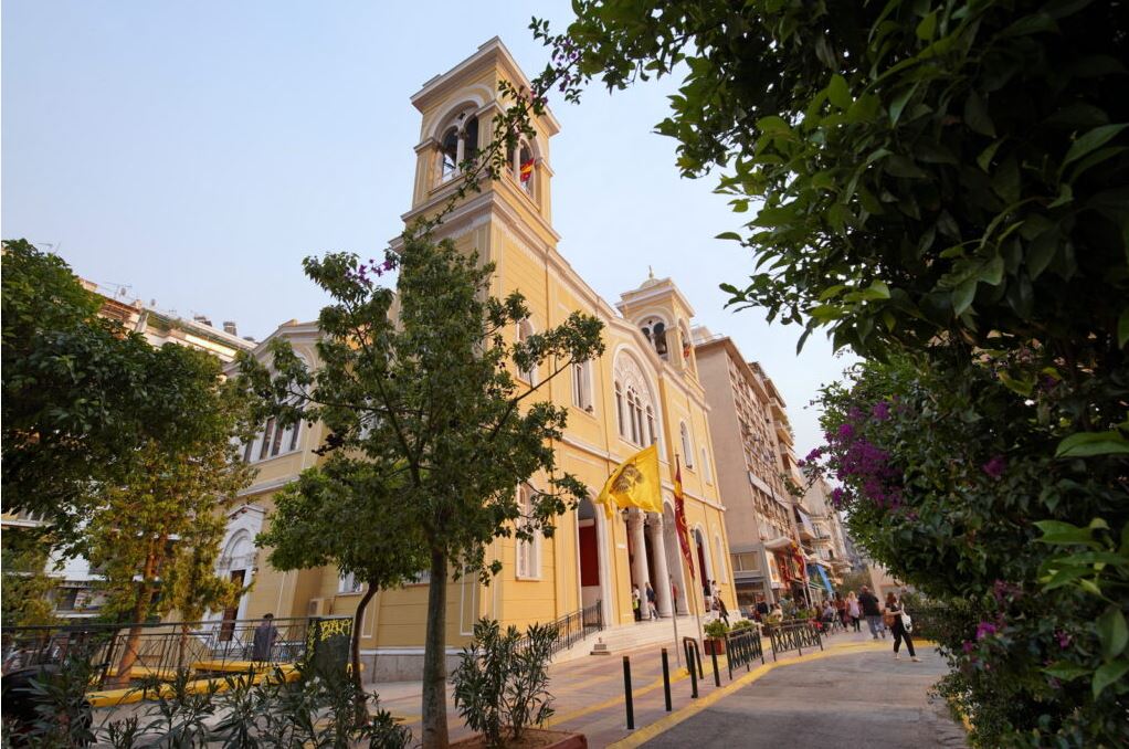 Πειραιάς: Πανηγυρίζει ο Μητροπολιτικός Ναός Αγίων Κωνσταντίνου και Ελένης