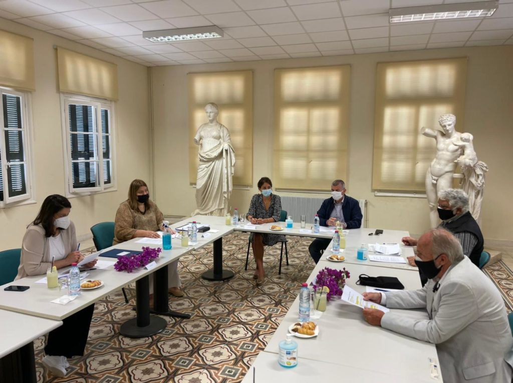 Η Υπουργός στο Ίδρυμα «Αναργύρειος και Κοργιαλένειος Σχολή Σπετσών»