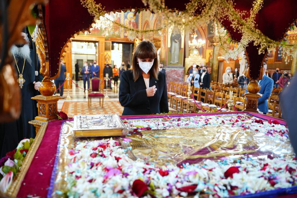 Στον Πειραιά για την Ακολουθία του Επιταφίου η ΠτΔ