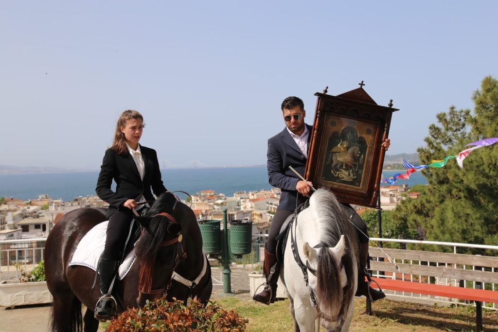 Η ΦΩΤΟΓΡΑΦΙΑ ΤΗΣ ΗΜΕΡΑΣ: Η αρχοντιά των ανθρώπων και του Αγίου Γεωργίου