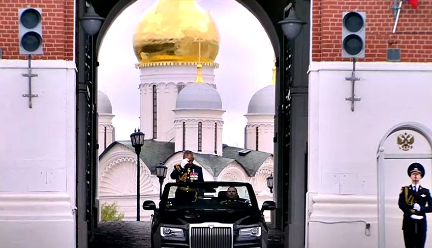 Ο Ρώσος Υπουργός Άμυνας εξήλθε κάνοντας τον σταυρό του