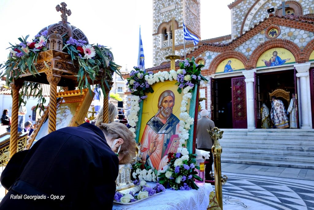 Οι Θεσσαλονικείς τίμησαν τον Άγιο Θεράποντα (ΦΩΤΟ)
