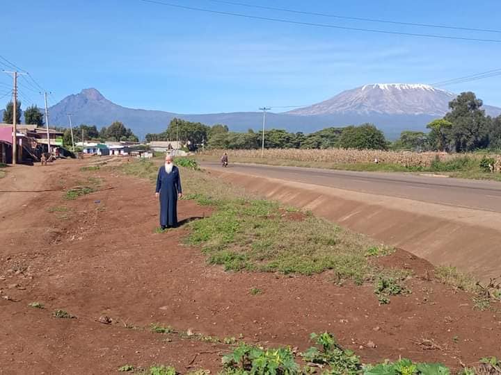 Το μήνυμα της Αναστάσεως στους πρόποδες του Κιλιμάντζαρου