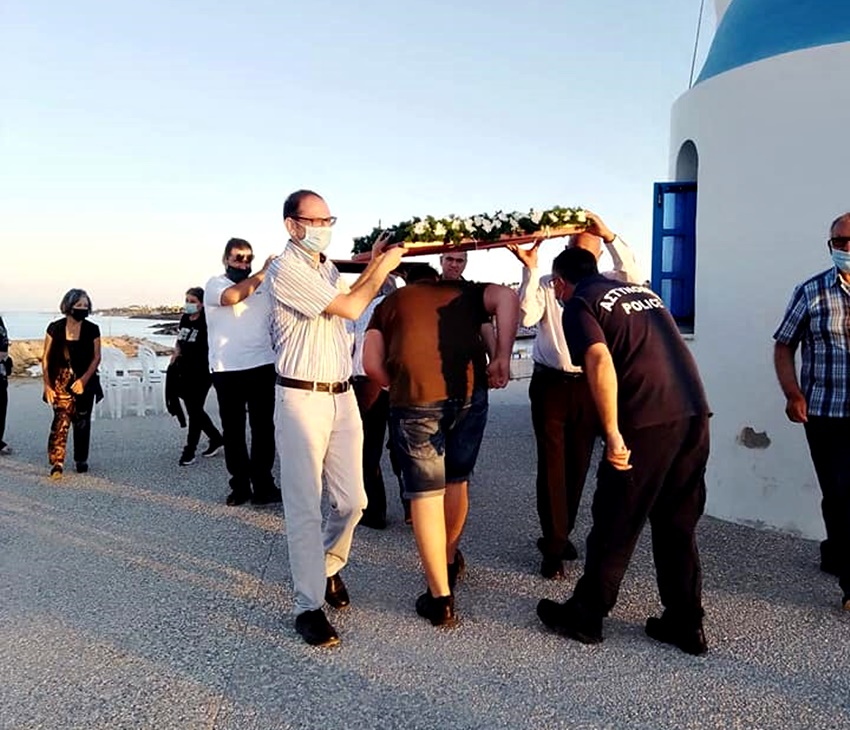 Λιτανεία στο εξωκκλήσι του Αγίου Νικολαου στο Αλιευτικό καταφύγιο