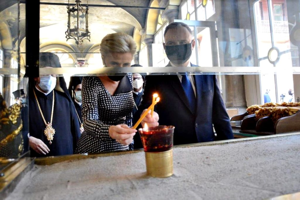 Η ΦΩΤΟΓΡΑΦΙΑ ΤΗΣ ΗΜΕΡΑΣ: Ένα κεράκι απο την Πρώτη Κυρία