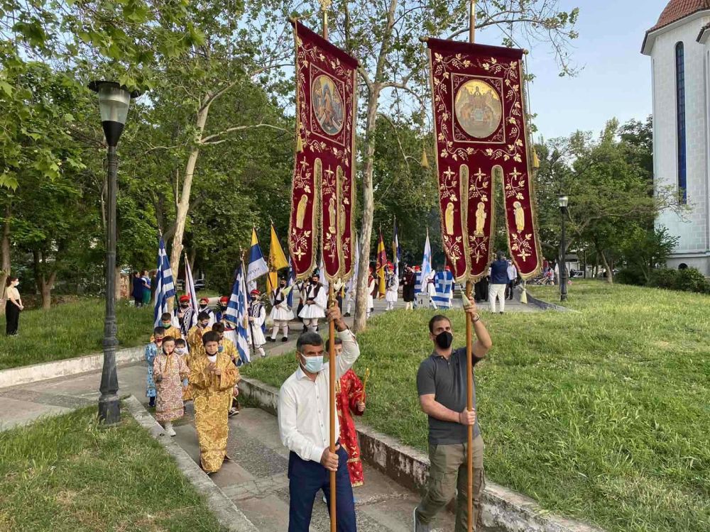 ΛΑΡΙΣΑ: Λιτάνευσαν την θαυματουργό Εικόνα της Θεοτόκου